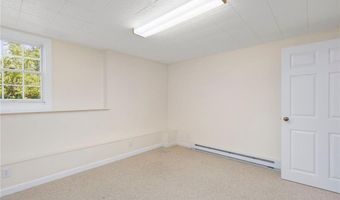 220 Island Dr, Middletown, RI 02842