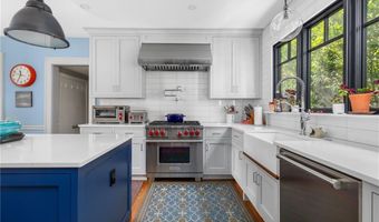 41 Hunter Ave, Newport, RI 02840