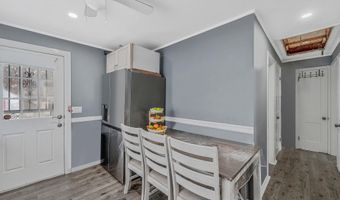 26 Smith St, Amityville, NY 11701