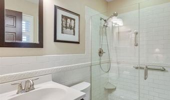 114 Breezeview Dr, Ballwin, MO 63021