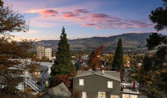 327 Ravenwood Pl, Ashland, OR 97520