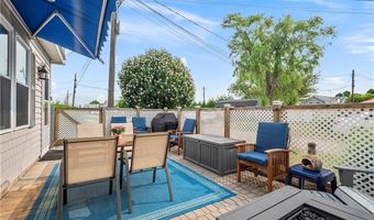 64 Burnside Ave, Narragansett, RI 02882