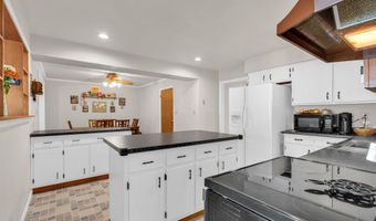 2 Oakmont Ct, Beech Grove, IN 46107