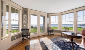 9 Hope St, Bristol, RI 02809