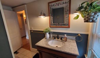 84 14th St, Bangor, ME 04401