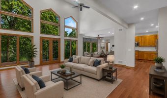 2 Echowood Dr, Algonquin, IL 60102