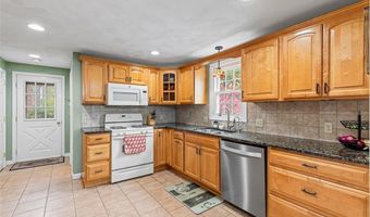 7 Maria St, Lincoln, RI 02865