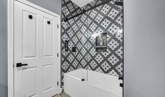 2 Tavistock 2, Cromwell, CT 06416