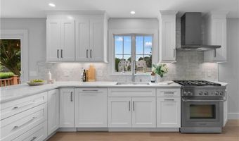 24 Perry Ave, Middletown, RI 02842