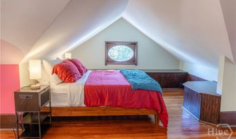 201 W 33rd St, Savannah, GA 31401