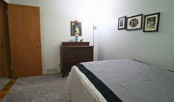 506 12th Ave NW, Altoona, IA 50009