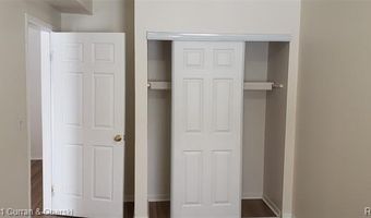 10185 Allen Pointe Dr, Allen Park, MI 48101