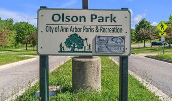 2950 Hunley Dr, Ann Arbor, MI 48105