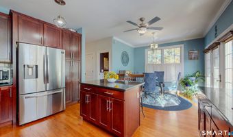 1 Lawrence Ave 1, Danbury, CT 06810