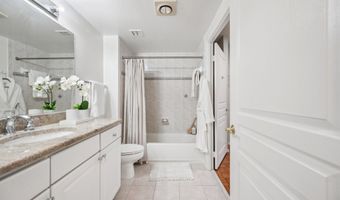 7111 WOODMONT Ave 814, Bethesda, MD 20815