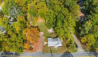 25 Lake Pochung Rd, Alloway, NJ 07461