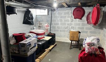 101 Lyons St, Adena, OH 43901