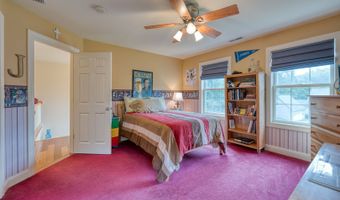 2 Warren Gln, Burlington, CT 06013