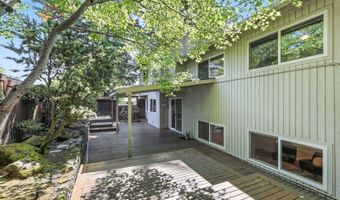 15025 NW Oak Hills Dr, Beaverton, OR 97006