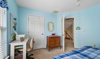 18 Peaksail Dr, Bayville, NJ 08721