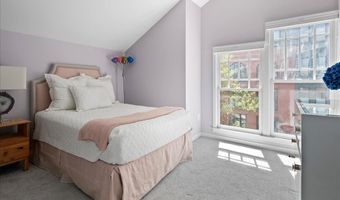 2863 11TH St N, Arlington, VA 22201