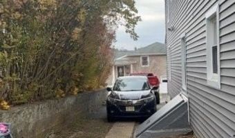 14 Cross St, Andover, NJ 07801