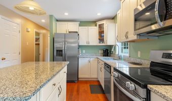 38 Fairview Ave, Auburn, ME 04210