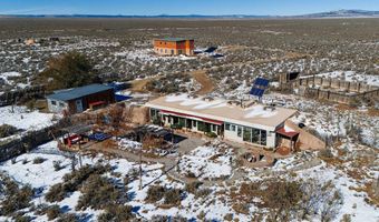 18 Outlander Dr, Carson, NM 87517