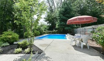 44 Cindy Ln, Warwick, RI 02886