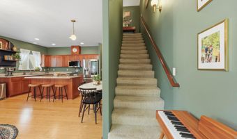 62 N Mountain Ave, Ashland, OR 97520