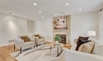 223 W Tanglewood Dr, Arlington Heights, IL 60004