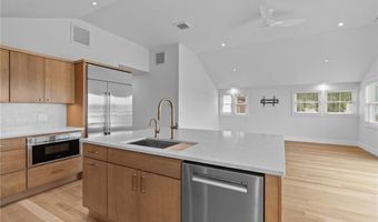76 Warren Ave, Middletown, RI 02842