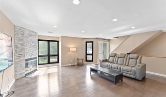 147 I U Willets Rd, Albertson, NY 11507