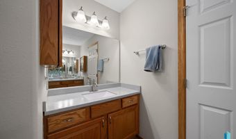 1012 E Magnolia Dr, Brandon, SD 57005