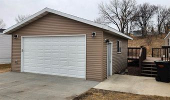 4005 19th St NE, Bismarck, ND 58503