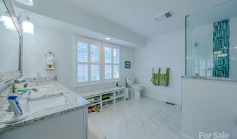 8 Creekside Way, Asheville, NC 28804