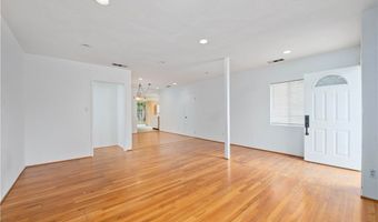 17420 Collins St, Encino, CA 91316