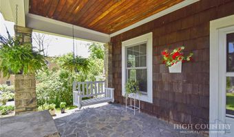 140 Library Ln, Banner Elk, NC 28604