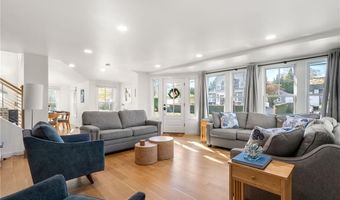 14 Robinson St, Narragansett, RI 02882