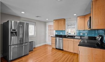 21 Delway Rd, East Providence, RI 02914