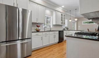 3536 N DICKERSON St, Arlington, VA 22207