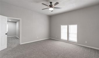 1027 W Idaho Ave, Chickasha, OK 73018