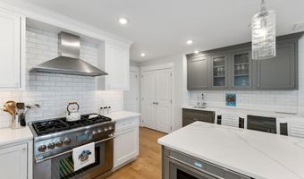 253 35th St, Avalon, NJ 08202