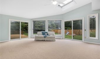 67 Daniel Dr, North Kingstown, RI 02852