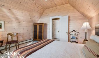 206 Edgewater Dr, Algonac, MI 48001