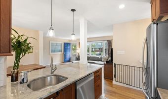 7408 CONVAIR Dr, Alexandria, VA 22306