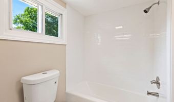 31 Flat Rock Rd, Branford, CT 06405