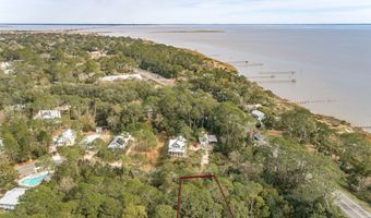 110 Bay Colony Way, Apalachicola, FL 32320