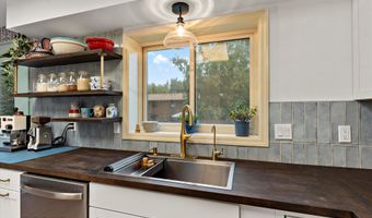 8000 Summerset Dr, Anchorage, AK 99518