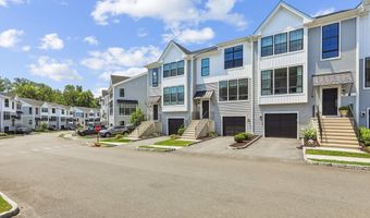 21 Brentwood Cir 21, Danbury, CT 06810